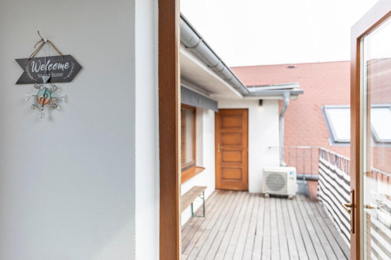 Beautiful And Romantic Penthouse With Two Terraces Bratislava Exterior photo